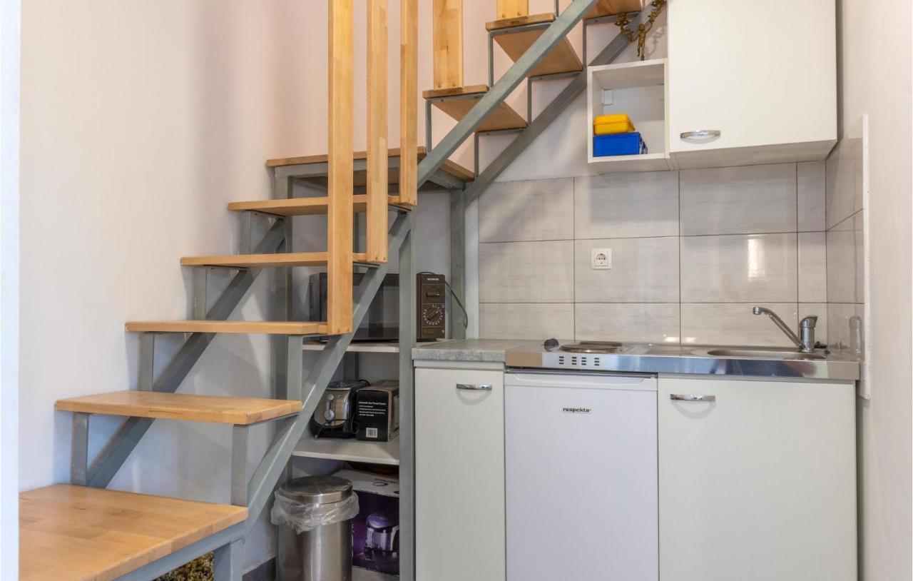 Gorgeous Apartment In Omis With Kitchen Zewnętrze zdjęcie