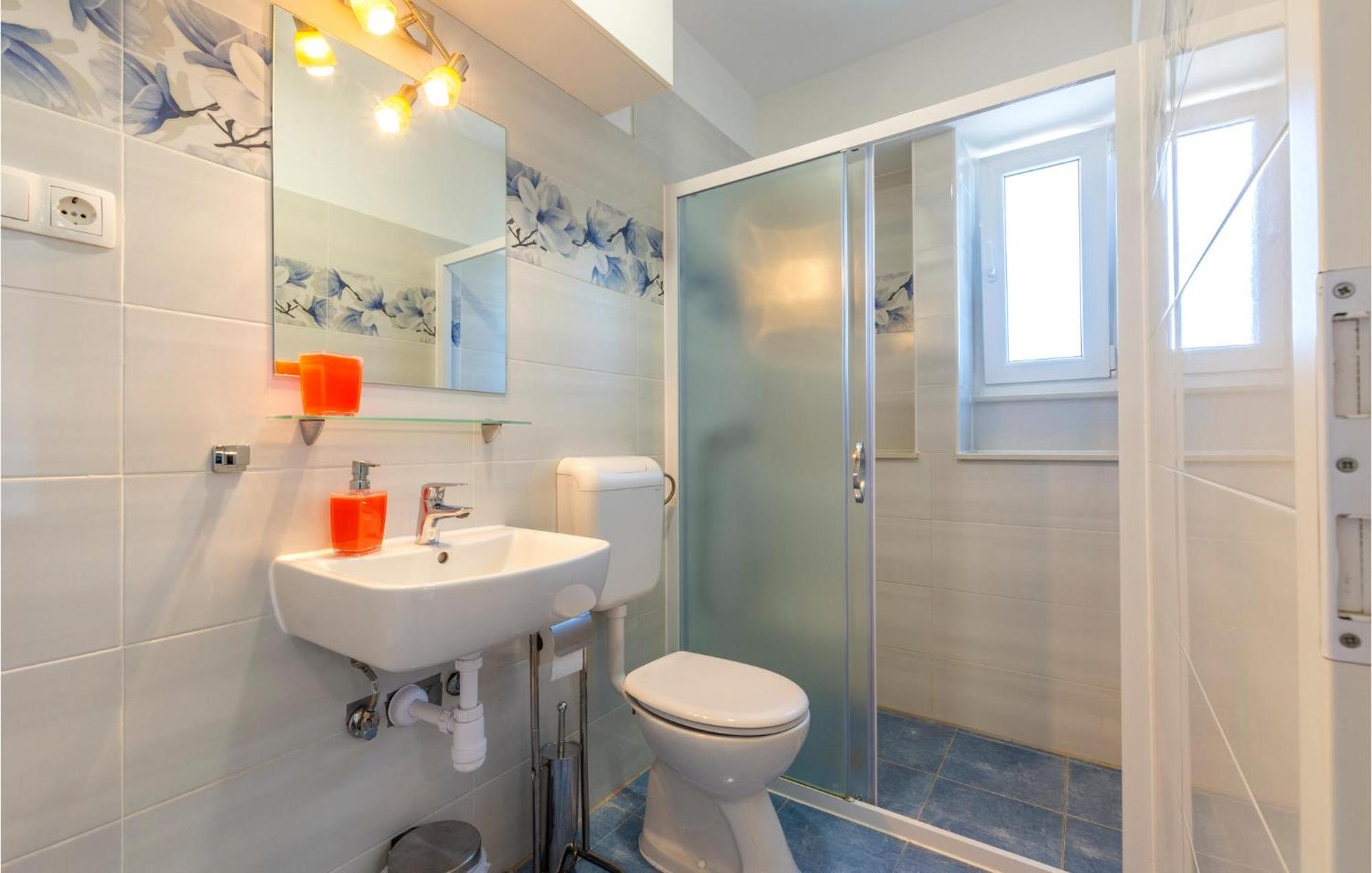 Gorgeous Apartment In Omis With Kitchen Zewnętrze zdjęcie