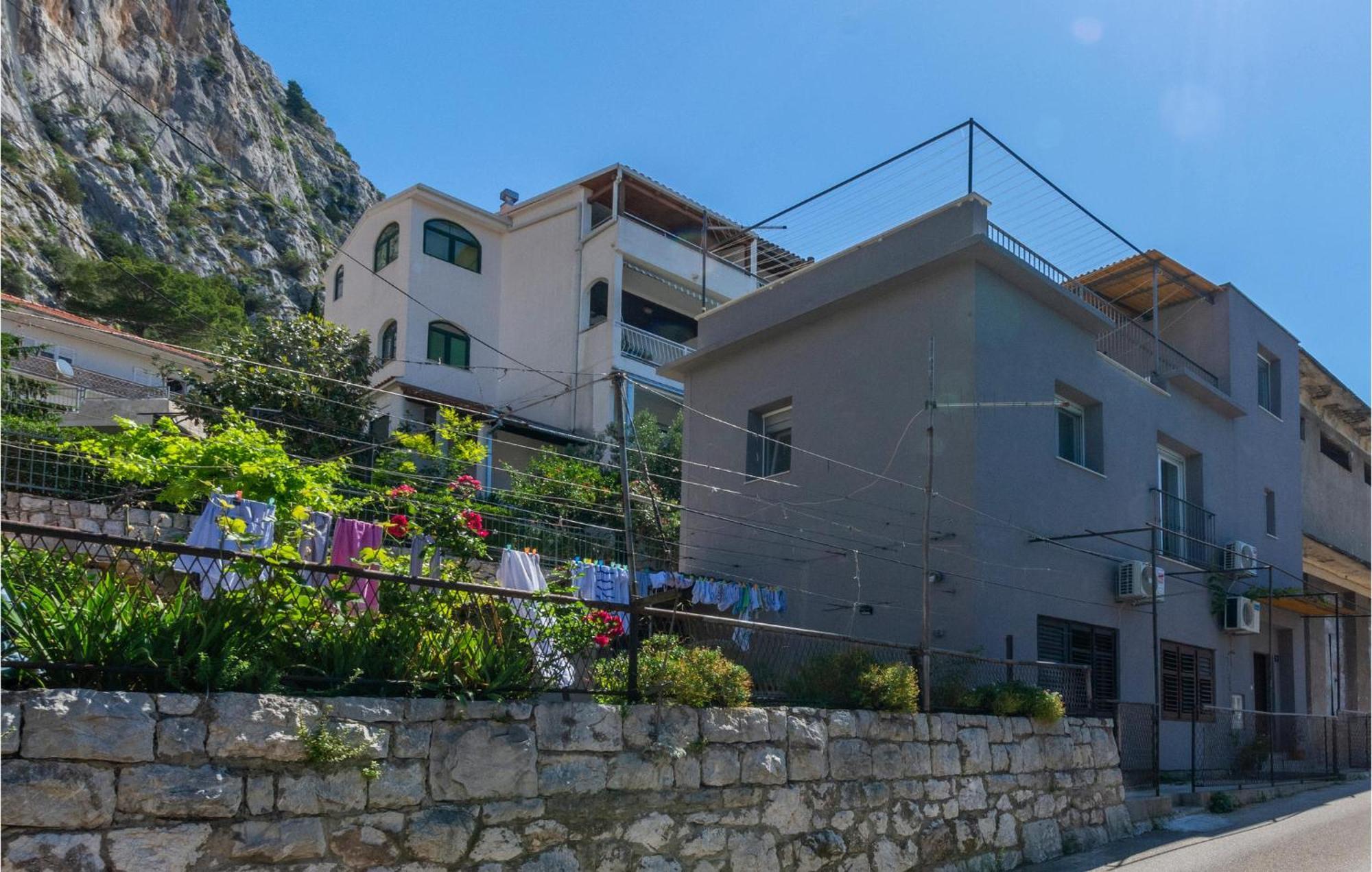 Gorgeous Apartment In Omis With Kitchen Zewnętrze zdjęcie