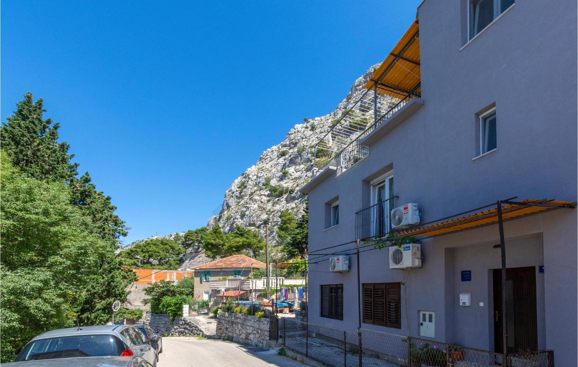 Gorgeous Apartment In Omis With Kitchen Zewnętrze zdjęcie