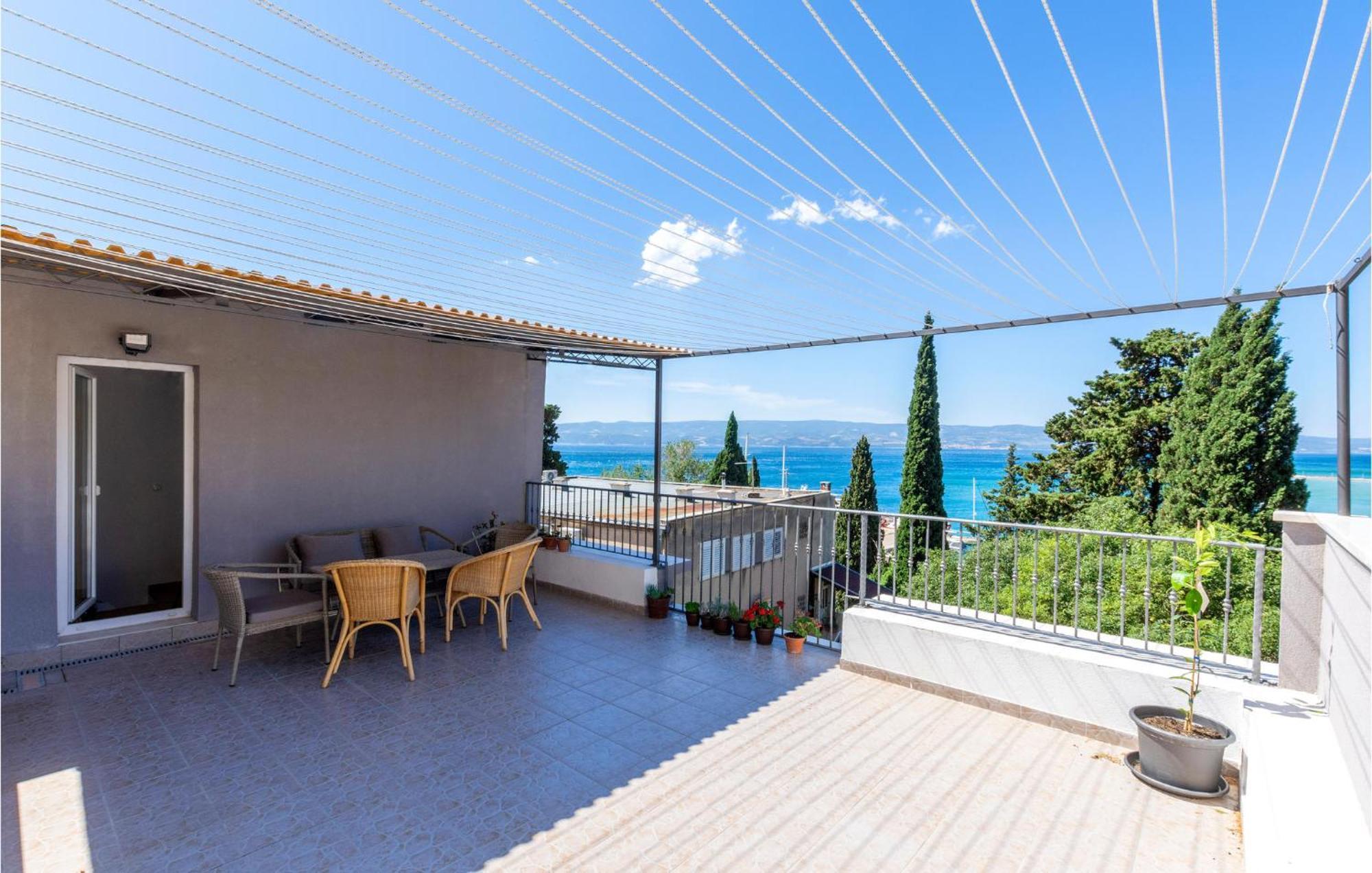Gorgeous Apartment In Omis With Kitchen Zewnętrze zdjęcie