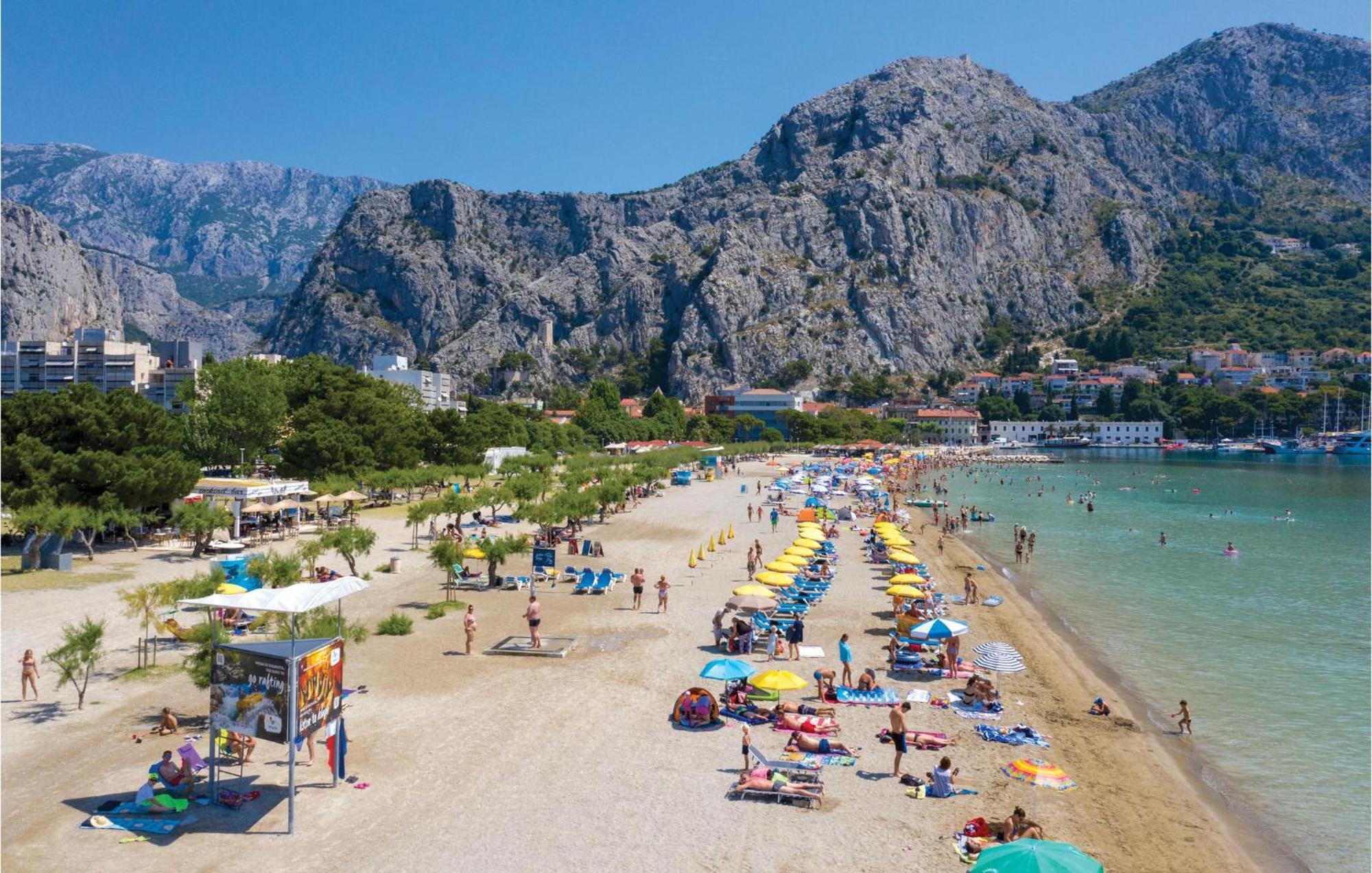 Gorgeous Apartment In Omis With Kitchen Zewnętrze zdjęcie