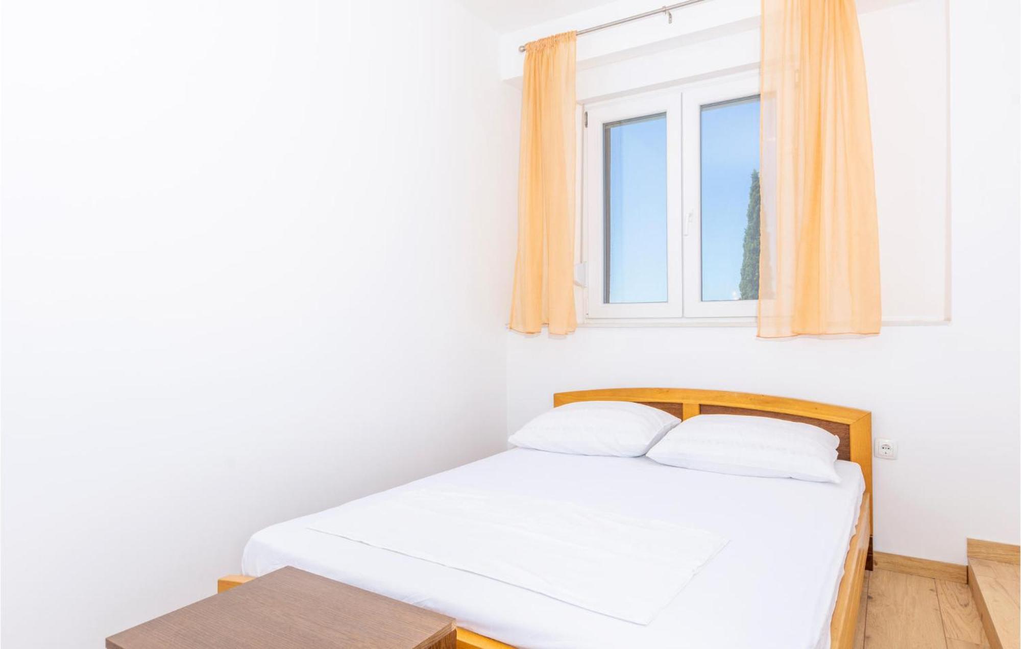 Gorgeous Apartment In Omis With Kitchen Zewnętrze zdjęcie